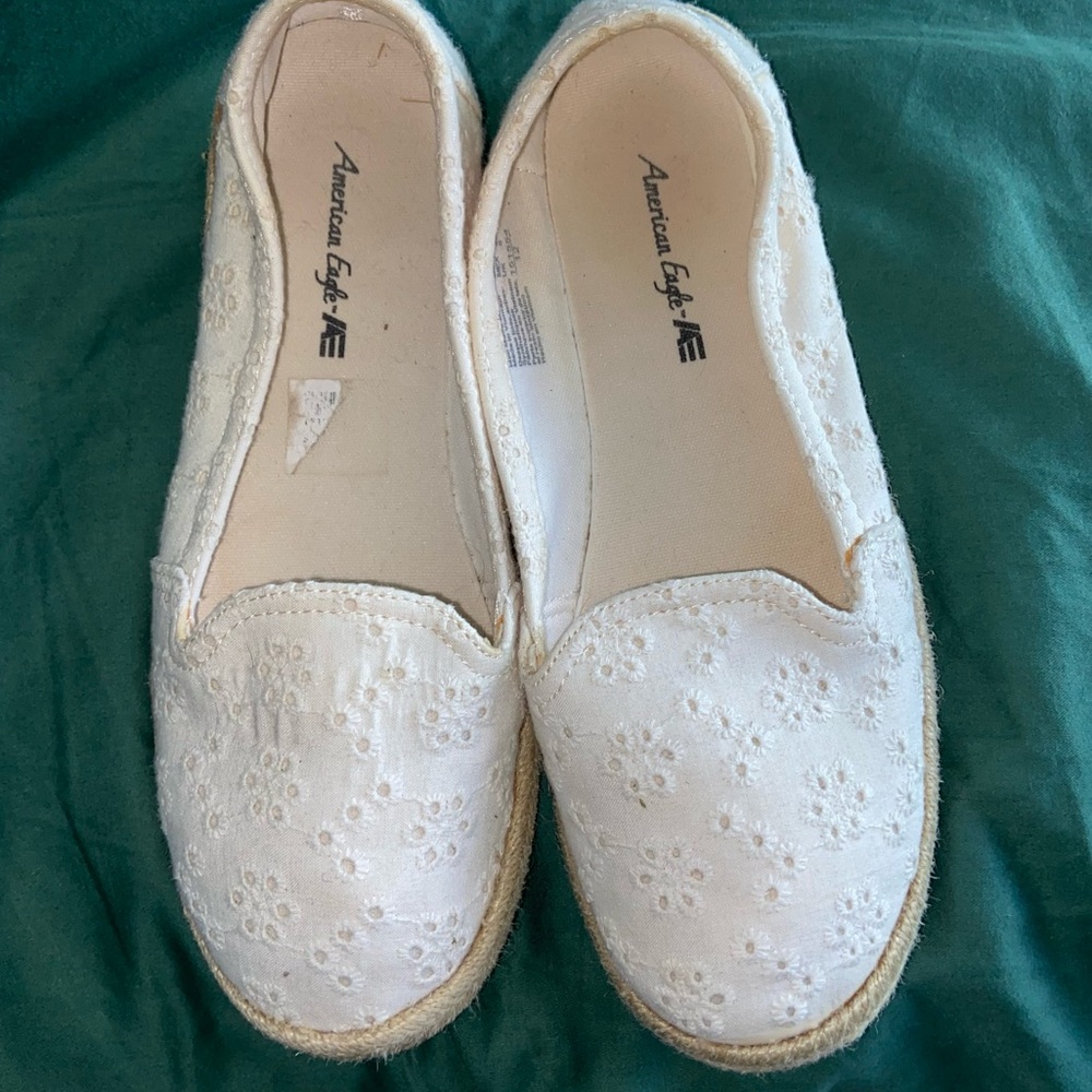 ☃️ Espadrille flats by American Eagle. Off-white. Size 7 1/2.